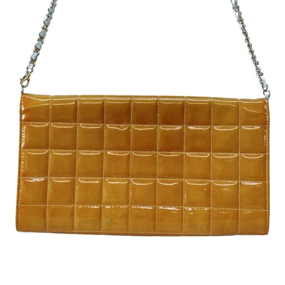 Auth CHANEL Chocolate Bar - Light Brown Patent Leather Shoulder Bag - Picture 2 of 16